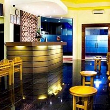 Mervit Hotel Padang  Exterior foto